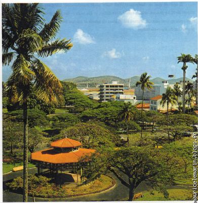 La place des cocotiers de Nouméa dans les années 60.